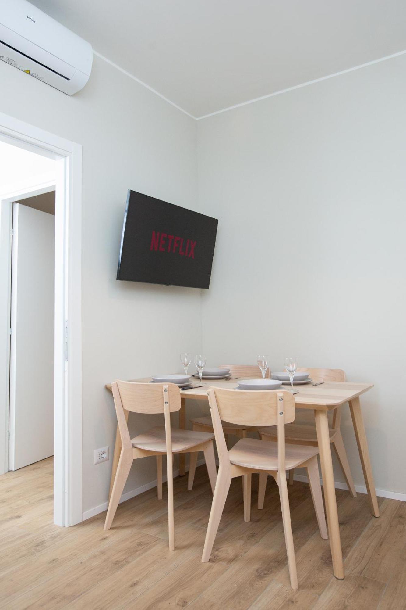 Dreams Exclusive Apartments With Terrace - Free Parking - M1 Station - Near Center Милан Экстерьер фото